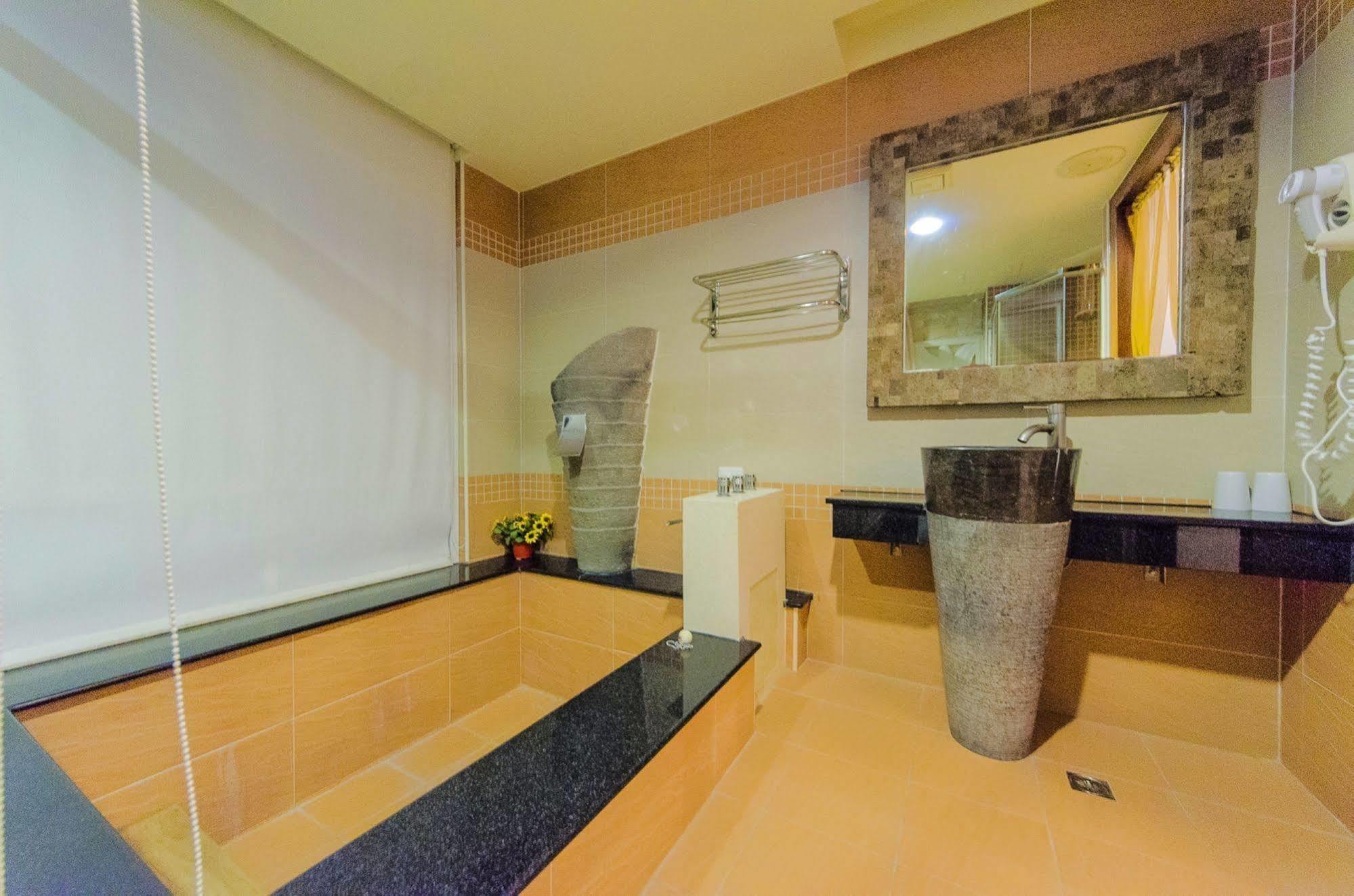 Seasons Bali Fashion Inn Kenting Extérieur photo
